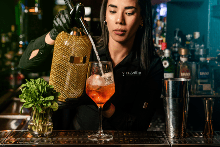 Instructor de la escuela de bartenders
