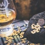 Un curso de certificación de whisky dirigido por Isaac Ergas, quien es embajador certificado del whisky en Escocia.