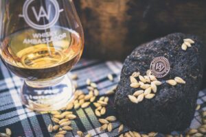 Un curso de certificación de whisky dirigido por Isaac Ergas, quien es embajador certificado del whisky en Escocia.