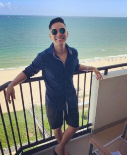 Eric Zamora, graduado de la Miami Bartending School