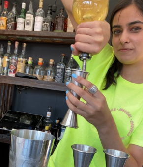 Bartender en El Pastor NYC, graduado