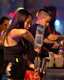 Chutimon M, Bartender en Kuro Hardrock Hollywood, Florida