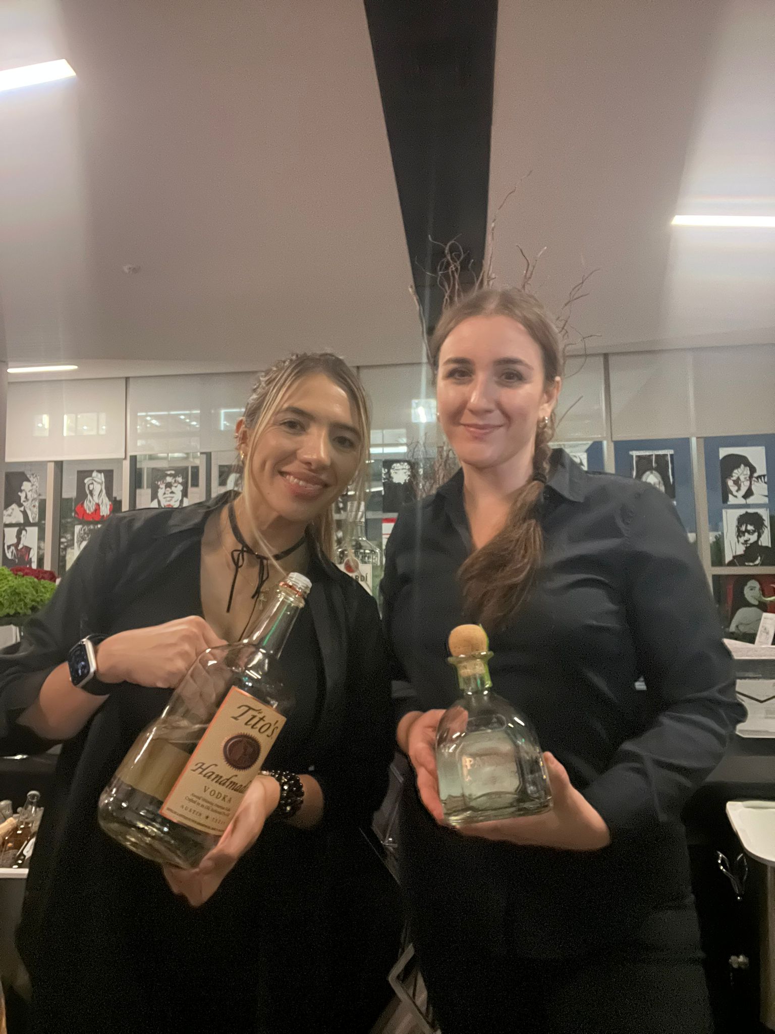 Contratar a 786 graduados de barman