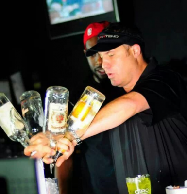 Isaac Ergas - Instructor principal de la escuela de bartending 32 años de experiencia