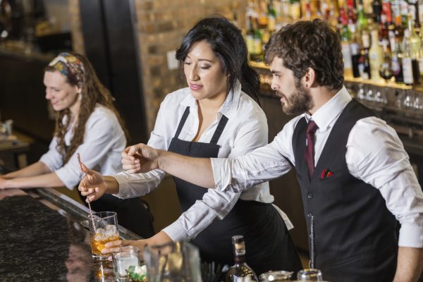 Capacitación del personal del bar